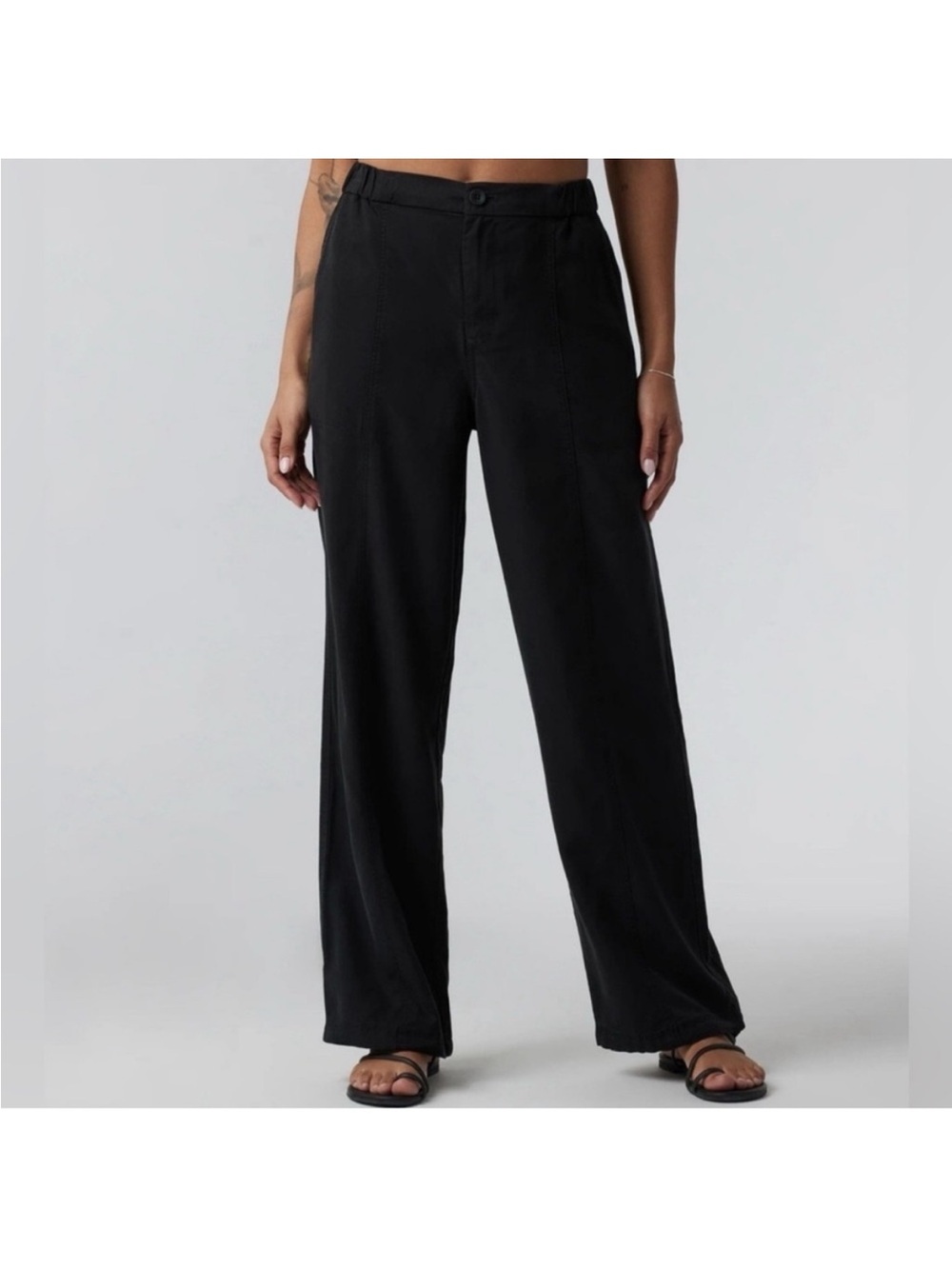 Vuori Coastline Joggers in Washed Black size XS